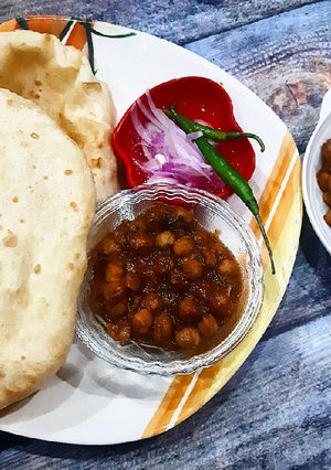 A picture of Punjabi chole bhature.