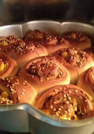 A picture of Garlic pull apart rolls.
