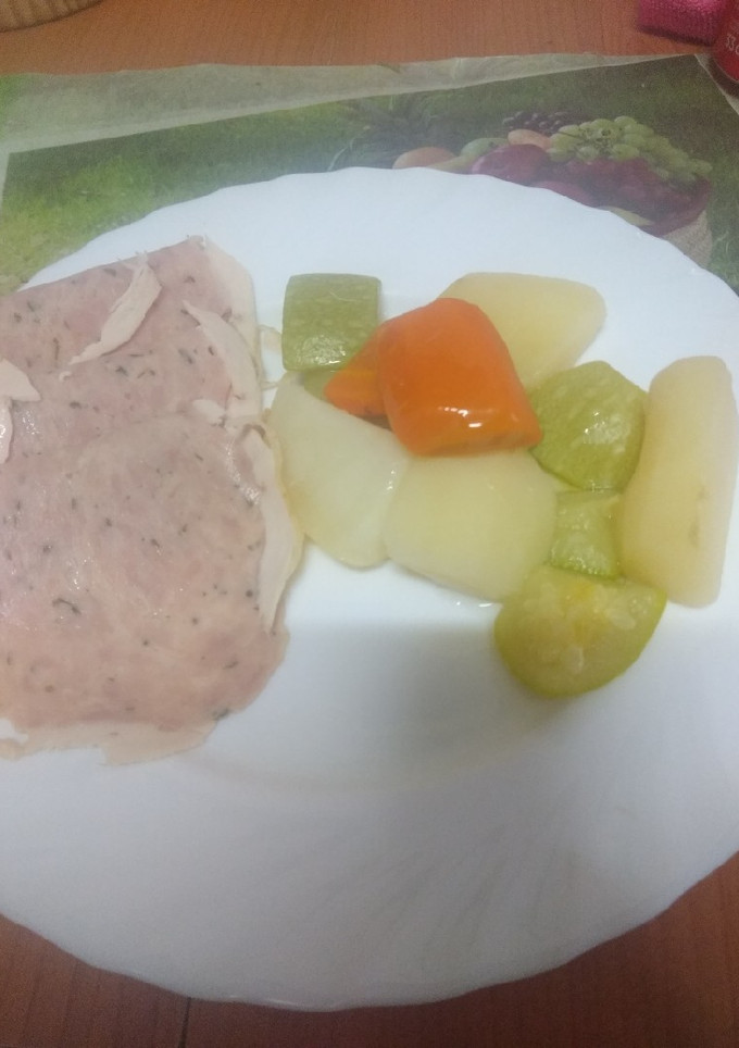 Una foto de Ensalada de verdura cocida al vapor con embutido