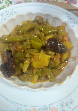 A picture of Aloo capsicum.