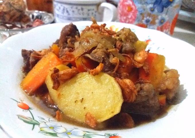 Semur Daging Kentang Wortel