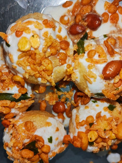 தயிர் பூரி(tayir poori recipe in tamil) செய்முறை முக்கிய புகைப்படம்