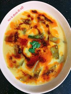 मटर के छिलके की कढ़ी (Matar ke chilke ki kadhi recipe in Hindi) रेसिपी मुख्य फोटो