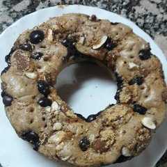 Una foto de Torta fit de harina integral, arándanos y almendras