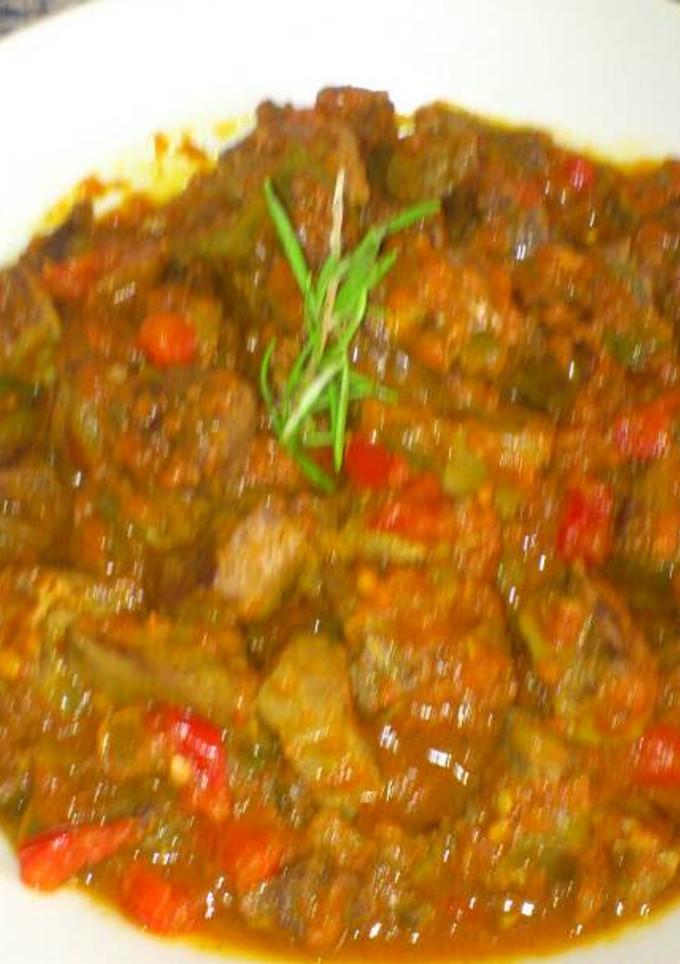 Una foto de Pisto con Asadurilla de chivo o cordero, y toque de romero