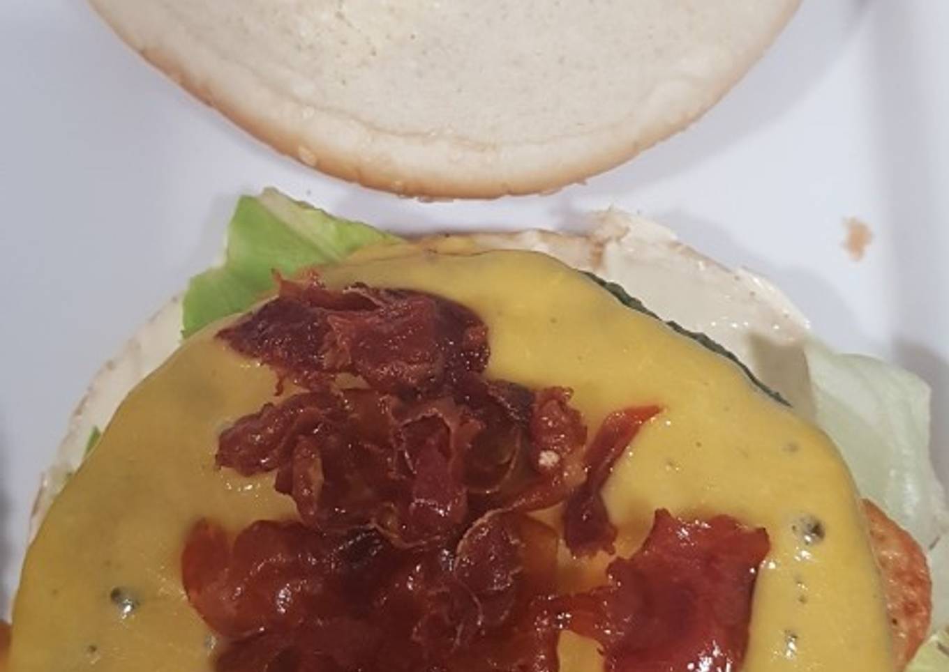 Hamburguesa de espinaca con jamón crujiente