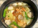 Hoành thánh lá nấu tôm khô, nấm rơm