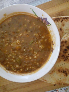 صورة لوصفة عيش بالخضر و(الخليع)