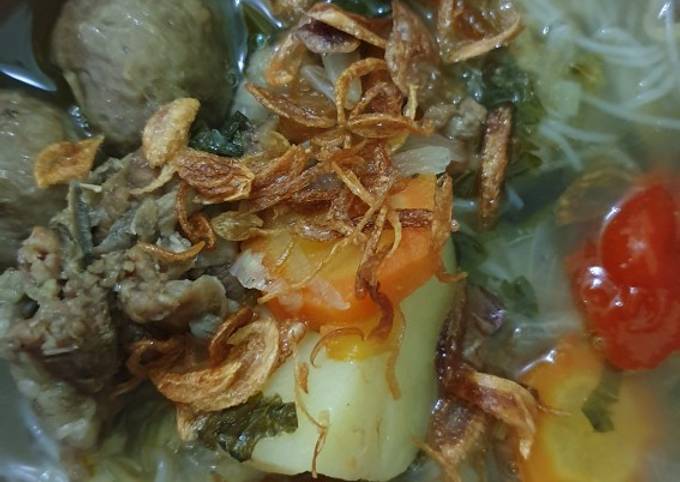 Bakso mie putih kuah sup daging sapi