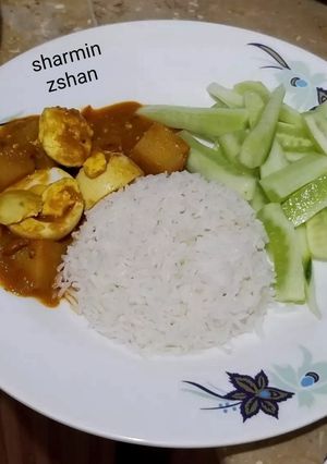 A picture of Anda Aloo gravy with rice #cookpadapp.