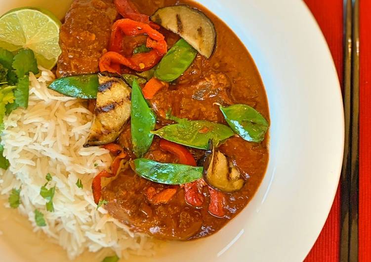 The Simple and Healthy Slow cooked - Red Thai Beef Curry with Veggies