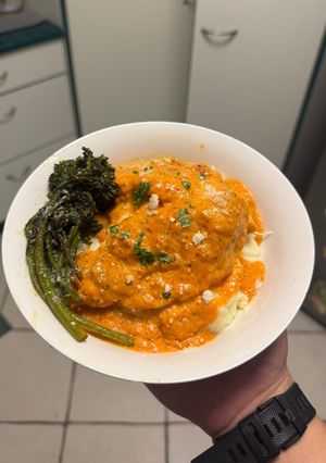 A picture of Calabrese Style Roast Capsicum & Ricotta Pesto Chicken Cutlets 🫑🌶️.