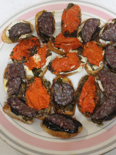 Una foto de Bocaditos de morcilla y sobrasada