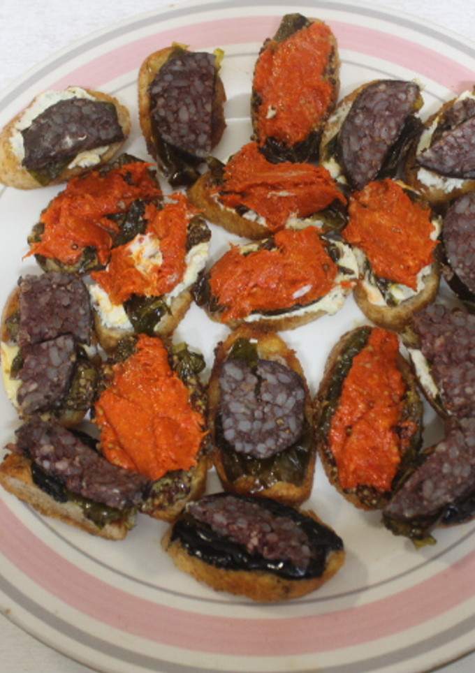 Una foto de Bocaditos de morcilla y sobrasada