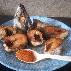 A picture of Fried fish.