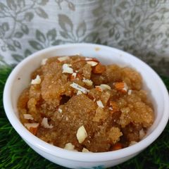 A picture of Sooji ka halwa.