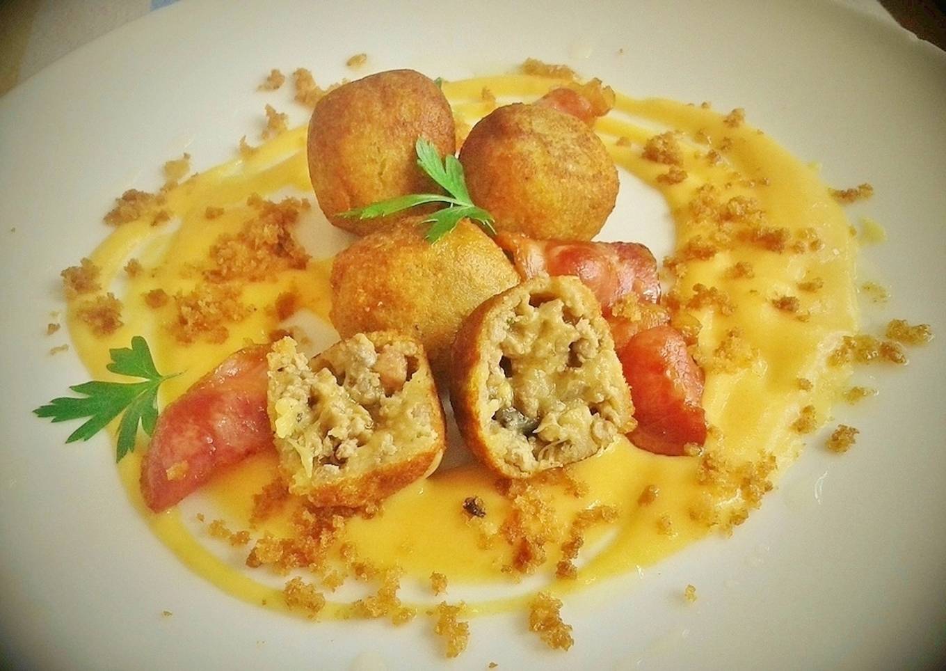Croquetas de berenjena, carne picada y bacon