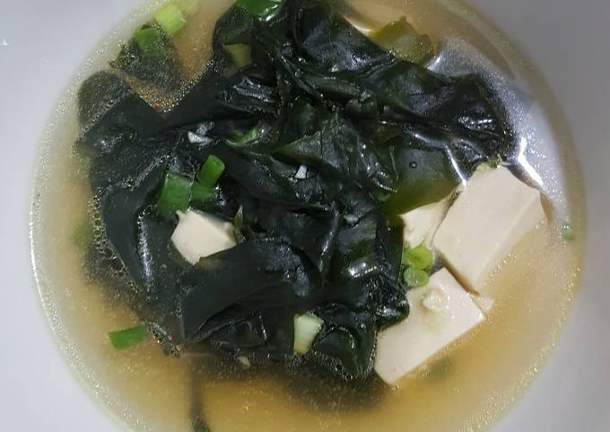 Miyeok guk (soup rumput laut)