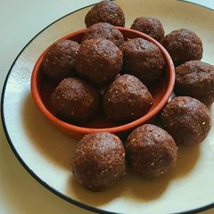 A picture of Ragi Walnut Ladoo (Finger Millet Ladoo).