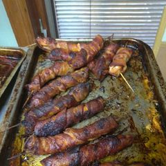 A picture of Bacon wrapped pigs wings.