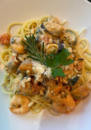 Une photo de Spaghettis aux crevettes et moules