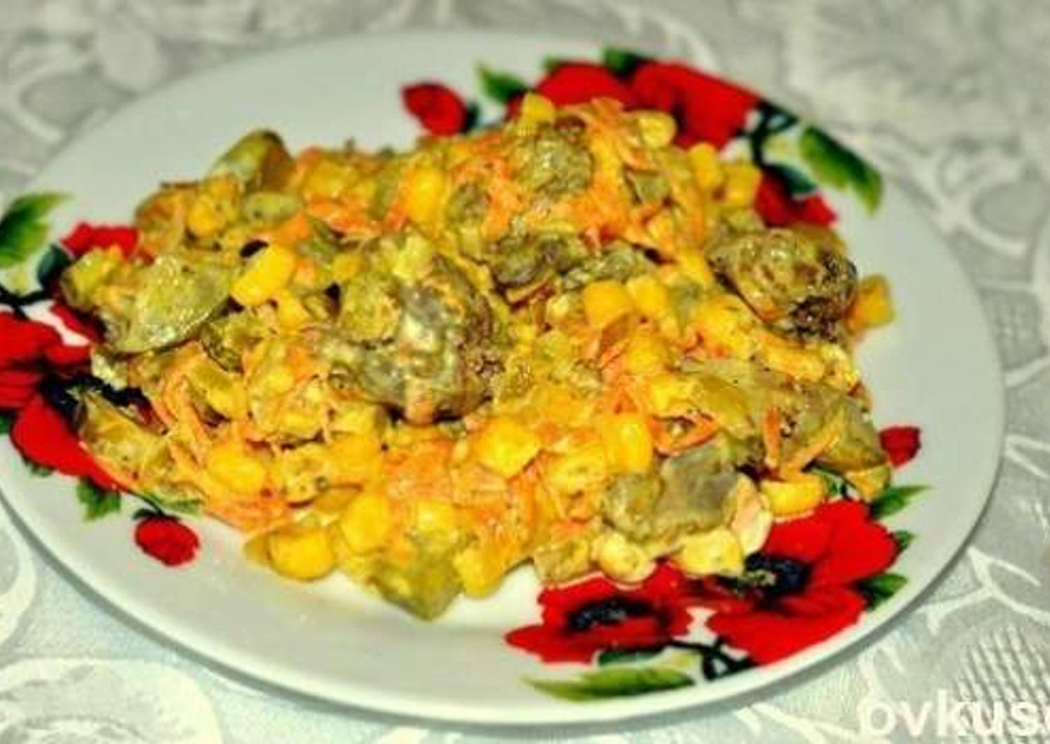 Салат с печенью и кукурузой