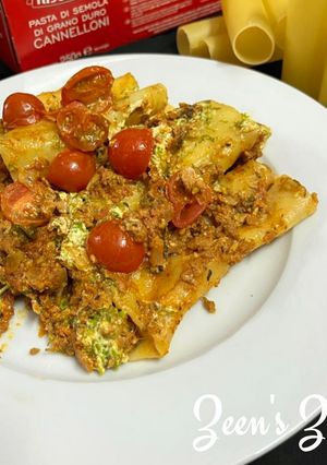 A picture of Cannelloni with Bolognese.