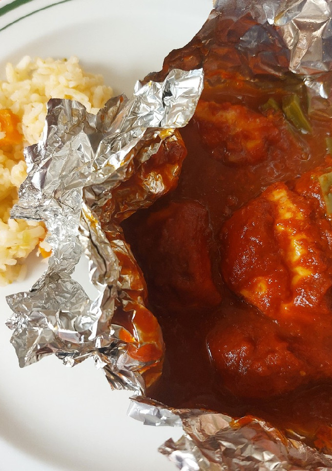 Una foto de Mixiotes de pollo con nopales