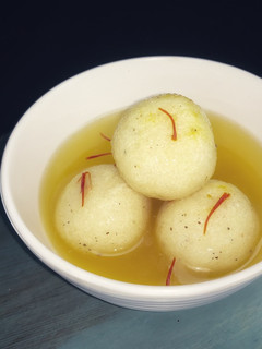 ரவை ரசகுல்லா(rava rasgulla recipe in tamil) செய்முறை முக்கிய புகைப்படம்