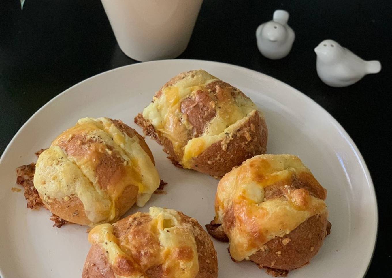 Korean Cream Cheese Garlic Bread