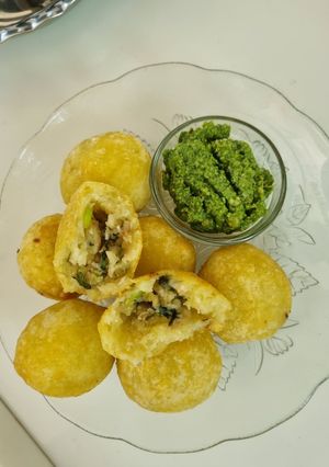 A picture of (Shivratri) Green stuffed pattice.