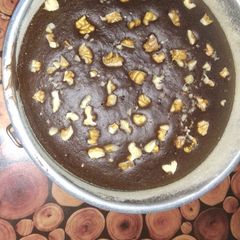 A picture of Walnut cake.
