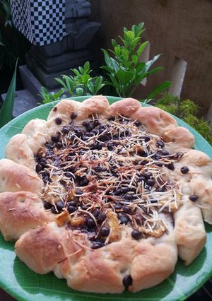 Foto resep Pizza with Banana Chocochips on Top. (no ulen dan gampang)