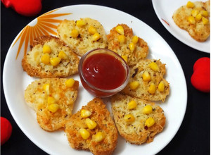 A picture of Garlic Cheese Corn Bread.