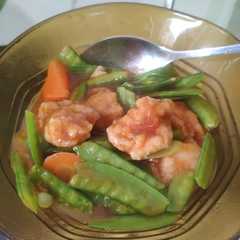 A picture of Koloke - Ayam Asam Manis + sayuran.