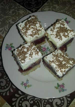 Meggyes habos kocka recept fotója