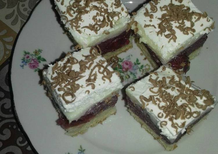 Meggyes habos kocka