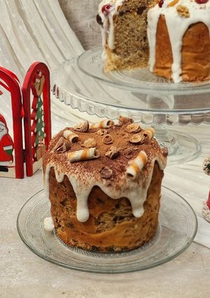 Una foto de 🎅🏻Pan dulce 🎅🏻2 propuestas: Avellanas y chocolate - Pasas al ron, almendras y nueces🎅🏻Suave y esponjoso