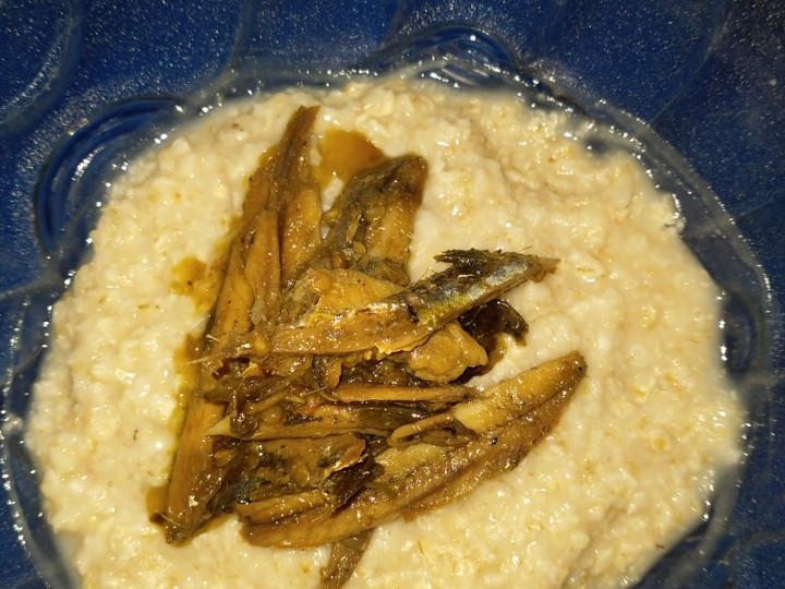 Bagaimana Menyiapkan Oatmeal asin : bubur oatmel sederhana Anti Gagal