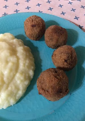 Una foto de Albóndigas de carne rebozadas y fritas 🤤🙌🏼