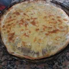 Una foto de Tarta de atún con la masa de pascualina fácil de "Nil"