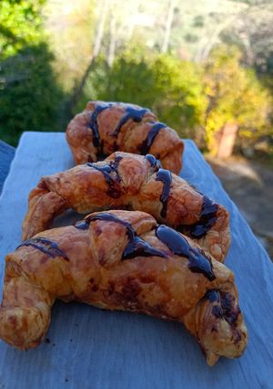 Una foto de Croissant relleno de chocolate en airfryer