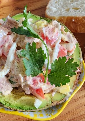 Hình của món Salad cá ngừ trái bơ.