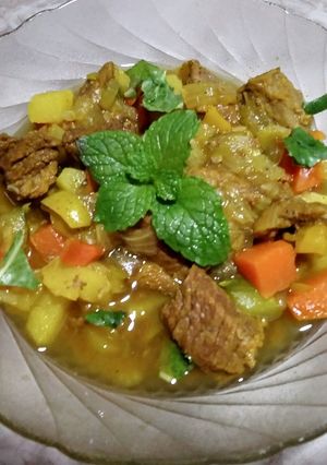 Una foto de Carne de res guisada con vegetales