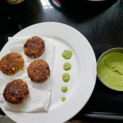 A picture of Dal Vada with Pudina Chutney.