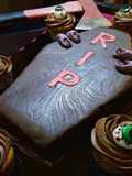 Tarta ataúd y cupcakes con ojos