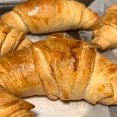 A picture of Easy butter croissants.