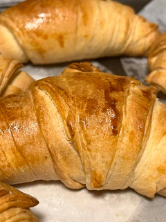 A picture of Easy butter croissants.