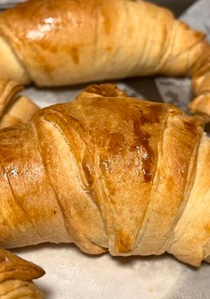 A picture of Easy butter croissants.