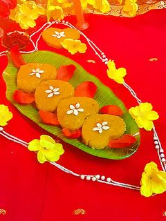 বেসন বরফি হার্ট এর আকারের (besan barfi recipe in Bengali) রেসিপির প্রধান ছবি